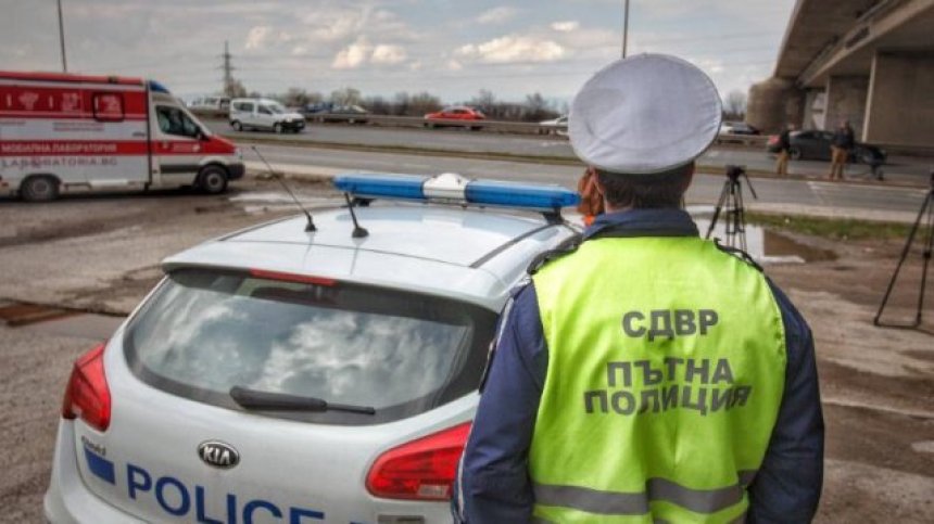 Верижна катастрофа затруднява движението на АМ "Хемус", пострадали са трима души