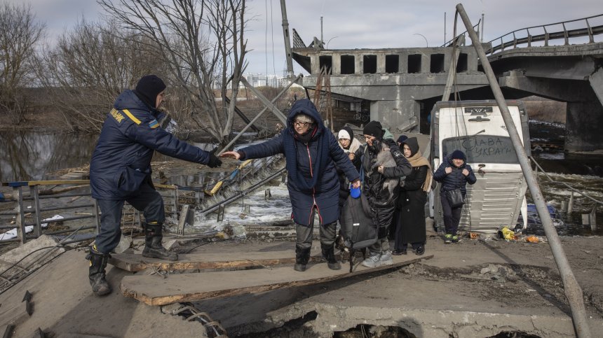 Украински градове са под тежка бомбардировка, евакуацията е изключително трудна