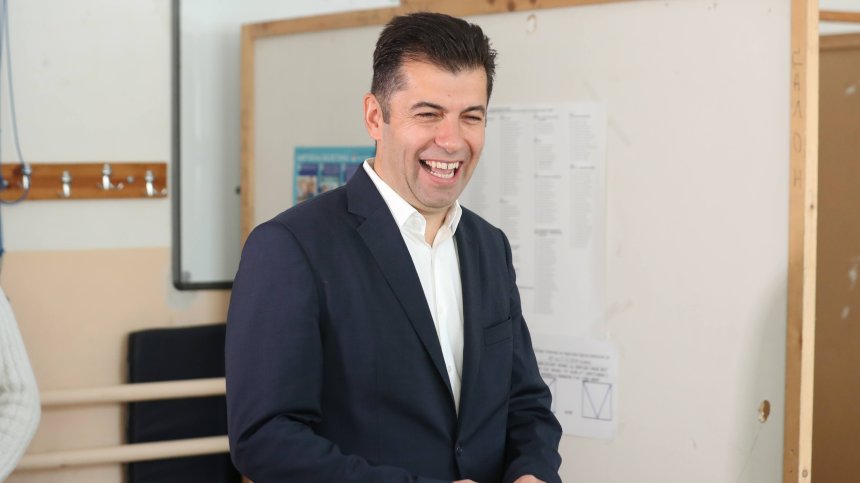 Кирил Петков: Гласувах за по-високи доходи и младите да останат в България