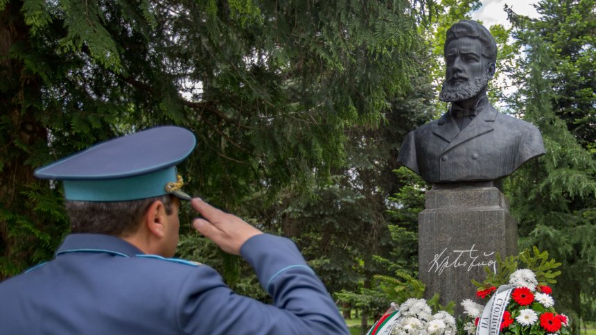 Oтдаваме почит пред саможертвата на Христо Ботев и борците за свобода