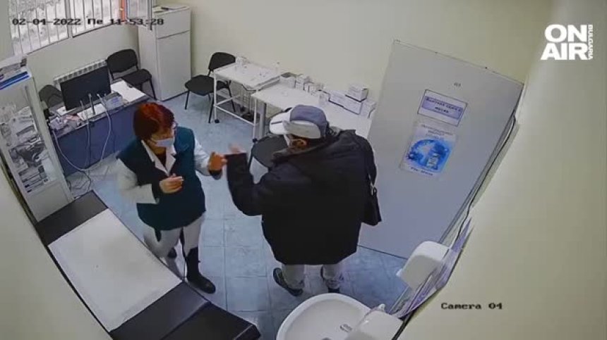 Напрежение във Враца: Мъж нахлу в РЗИ, размаха юмруци (+ВИДЕО)