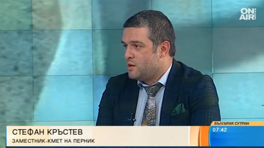 Поругаха паметник на Ботев в Перник, фестивалът Сурва се завръща