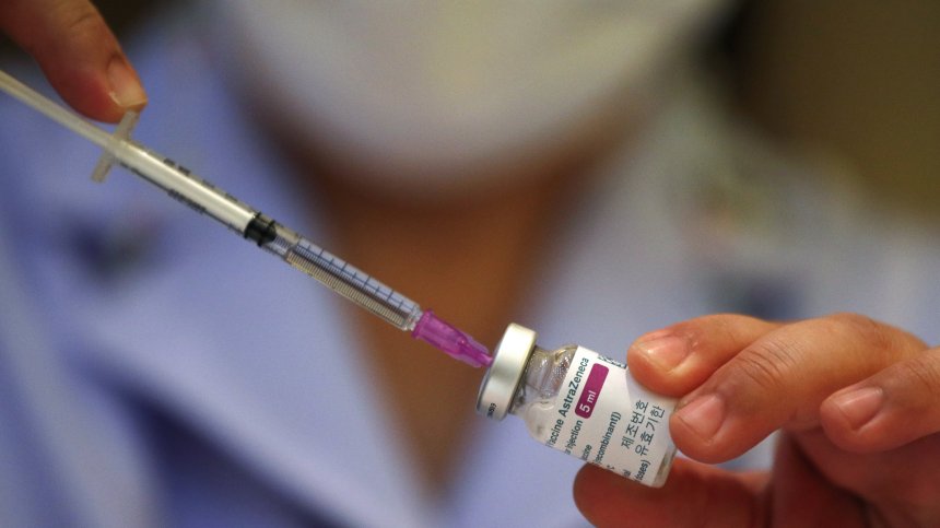 Докато скандалът с AstraZeneca се разраства, от Германия идват тревожни новини
