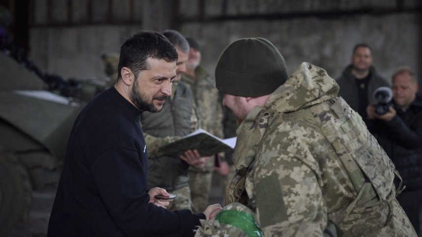 Зеленски посети военните в Авдеевка, пожела им здраве и победа във войната