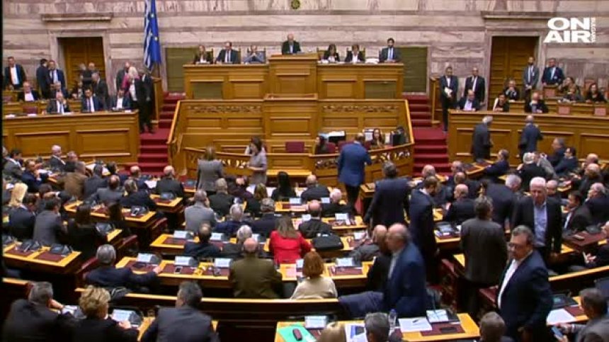 Преспанският договор мина в комисията, утре влиза в гръцкия парламент