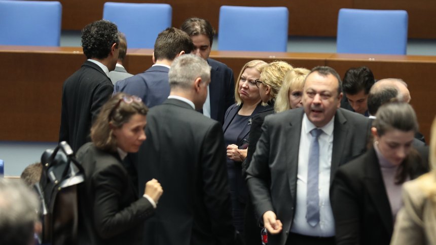 Депутатите единодушно решиха да удължат работното си време