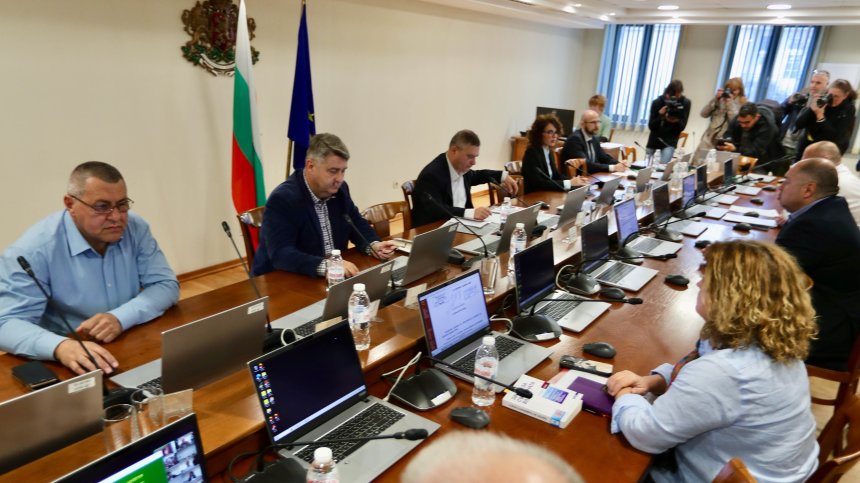 Прокурорската колегия ВСС пак отложи решението за Емилия Русинова