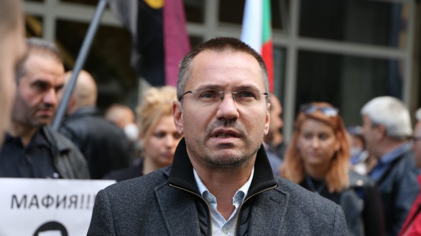Джамбазки и други от ВМРО опитаха да нахлуят в енергийното министерство (ВИДЕО)