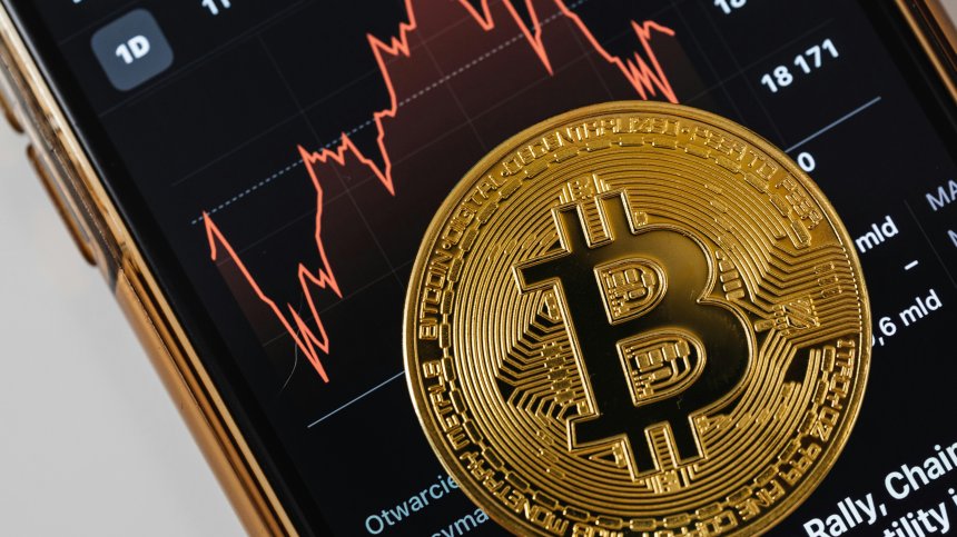 Биткойнът записа рекордна цена от над $93 000