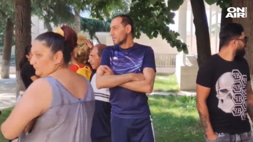 Голям изборен скандал в Симитли: Не позволиха на роми да гласуват с придружител