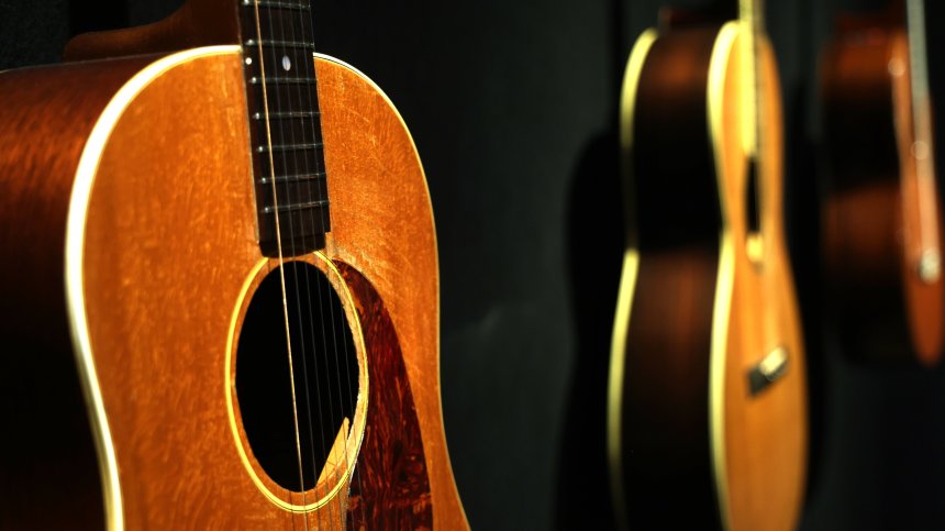 Продадоха китари на Марк Нопфлър за 8 млн. британски лири