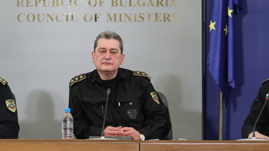 Брифинг на комисар Николай Николов и директора на НИМХ (ГЛЕДАЙТЕ НА ЖИВО)