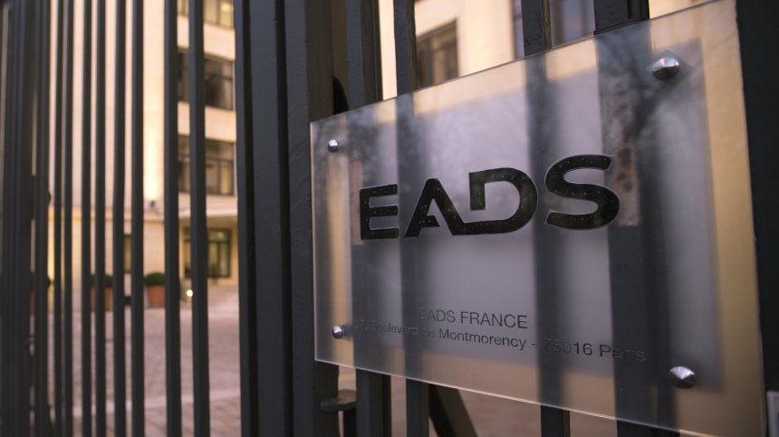EADS съкращава 5 800 служители