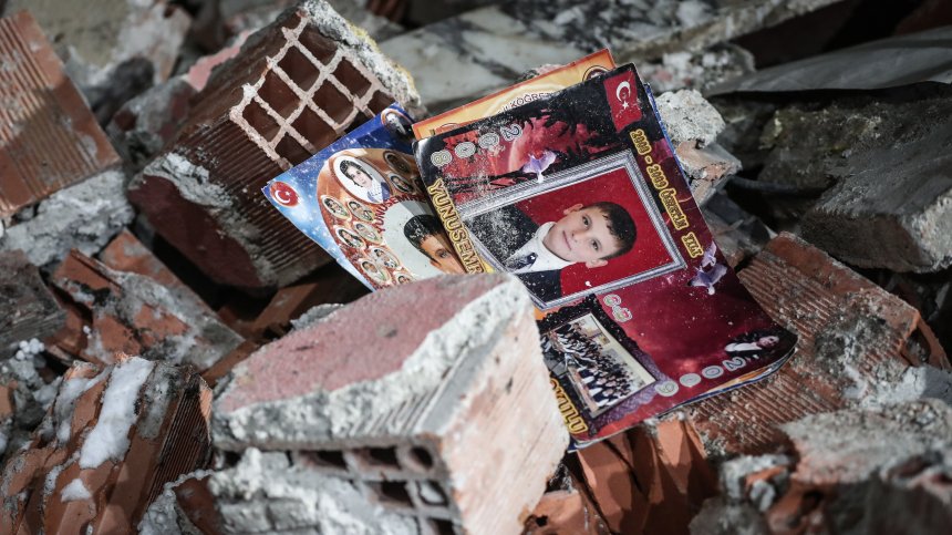 Част от учениците в Турция ще учат през лятото заради трусовете