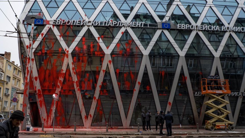 Четирима от обвиняемите за протеста в София остават за постоянно в ареста