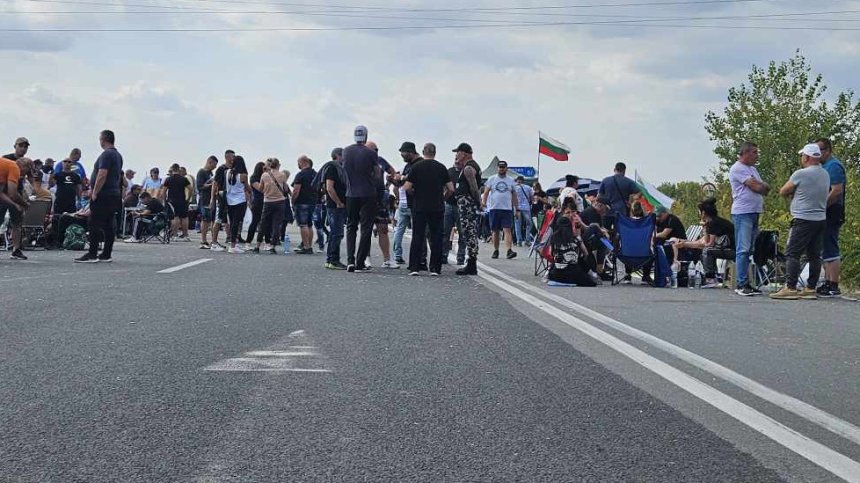 "Гоня полет". "Имам час за лекар. Как да заобиколя блокада?": Социалните мрежи кипят