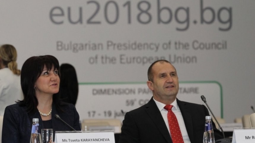 Радев: Комплиментите за европредседателството да не ни заблуждават