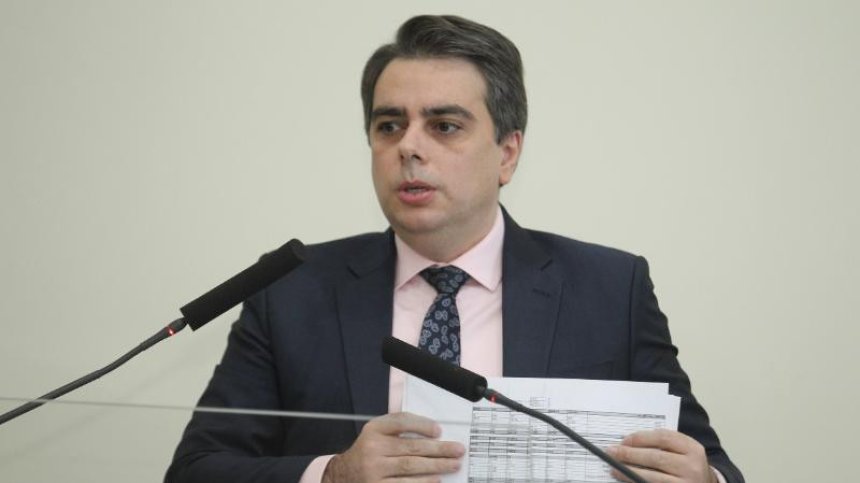 Асен Василев: Борисов ще трябва да защити в съда твърденията си за комисиони