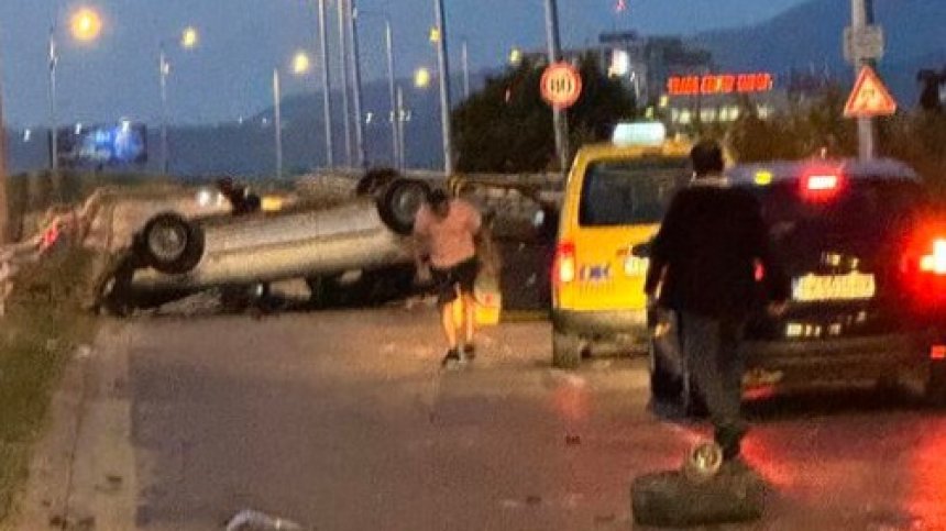 Кола се обърна по таван на столичния бул. "Брюксел"