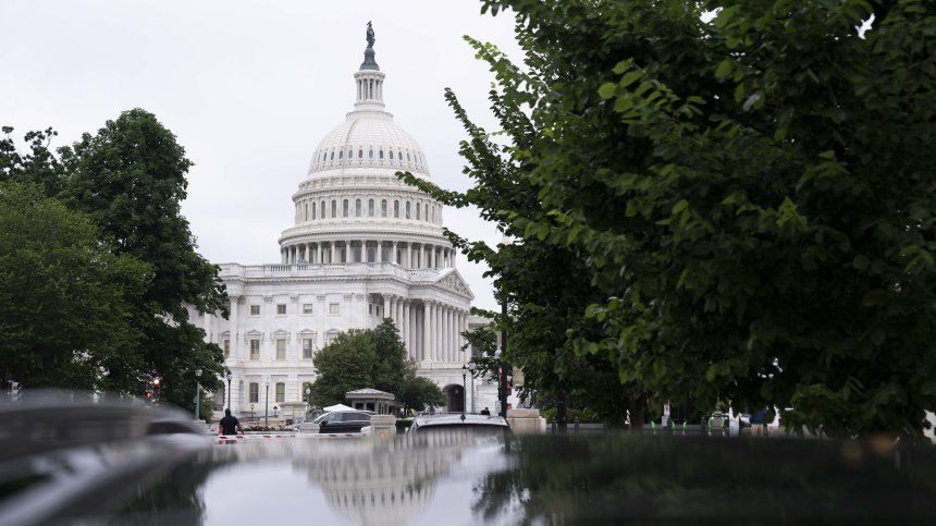 Русия: САЩ системно наблюдават граждани чрез IT компании