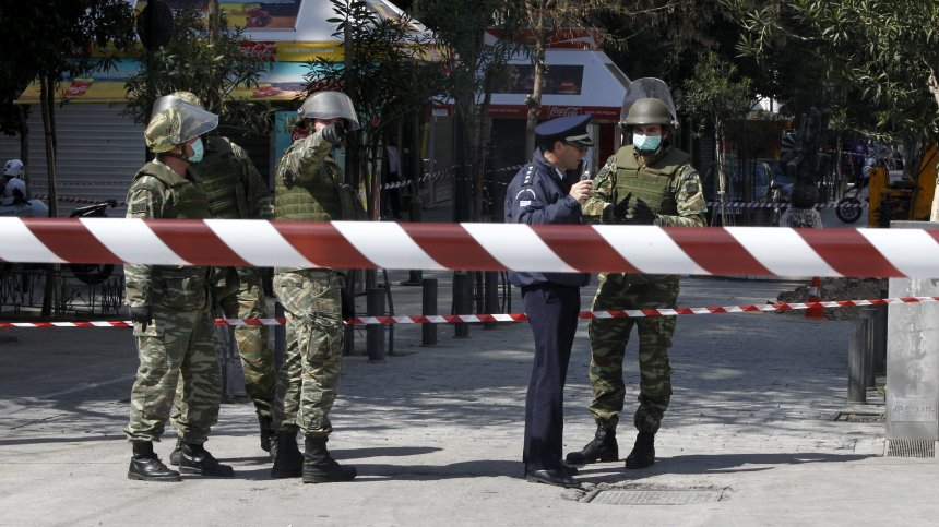 Жена вдигна на крак полицията в Гърция с фалшив сигнал за бомба в парламента