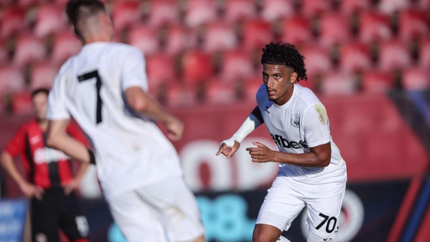 "Хебър" наказа "Локо" (София) в Пазарджик пред очите на Вили Вуцов