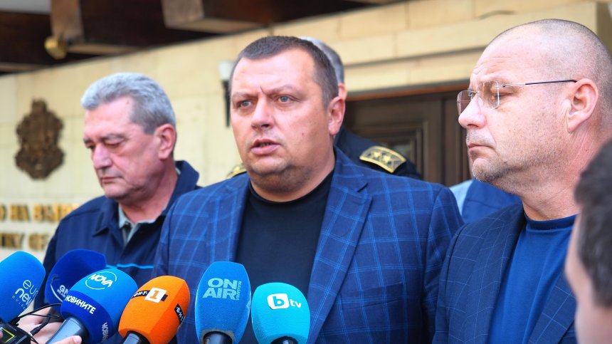 МВР очаква помощта за гасене по въздух, 240 пожара горят
