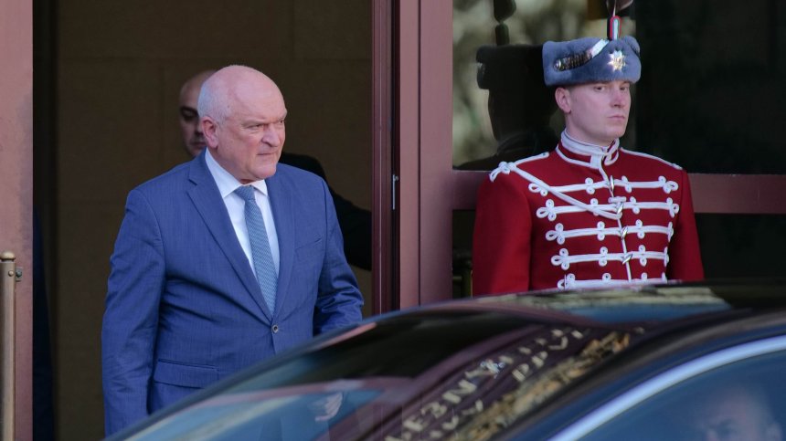 Калин Стоянов остава начело на МВР, Людмила Петкова - министър на финансите. Ето новия кабинет