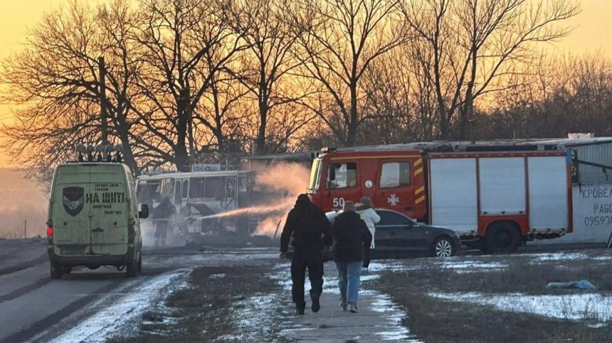 Най-малко 15 души загинаха при руска атака с дрон срещу автобус в Украйна