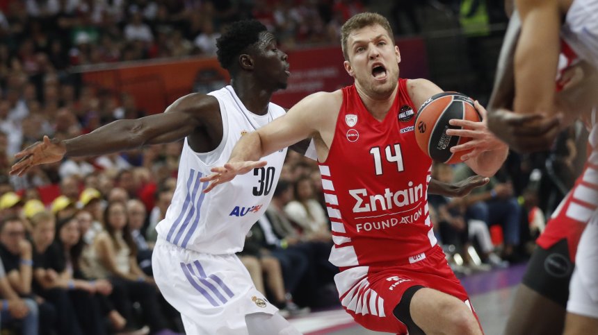 Александър Везенков изведе "Олимпиакос" до Суперкупата на Гърция