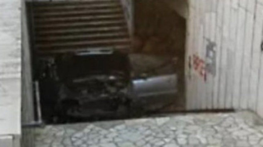 Helpbook: Подлезът пред ЦУМ е недостъпен за бебешки и инвалидни колички