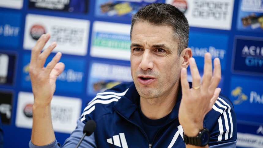 Треньорът на "Левски": Не е лесно да спечелиш 5 поредни мача