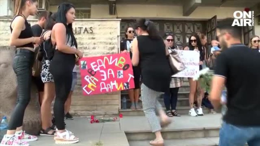 След мистериозната смърт на 21-годишната родилка десетки излязоха на протест