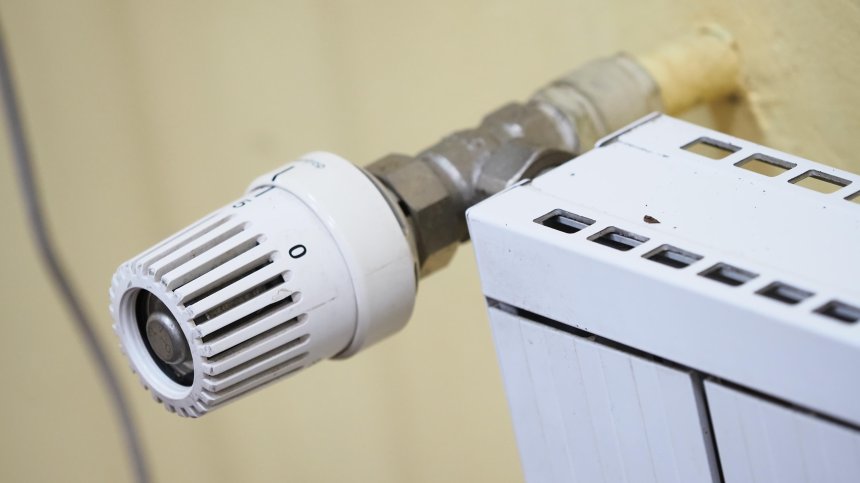 Отоплителният сезон започва без ясни правила за сградната инсталация - какво ще стане със сметките