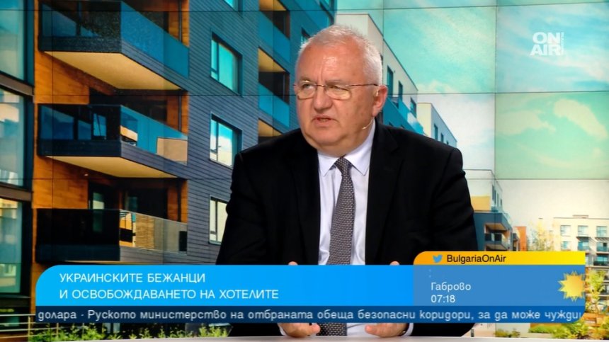 Доц. Драганов: Не може вечно да си бежанец, приравняваме украинците към персонала