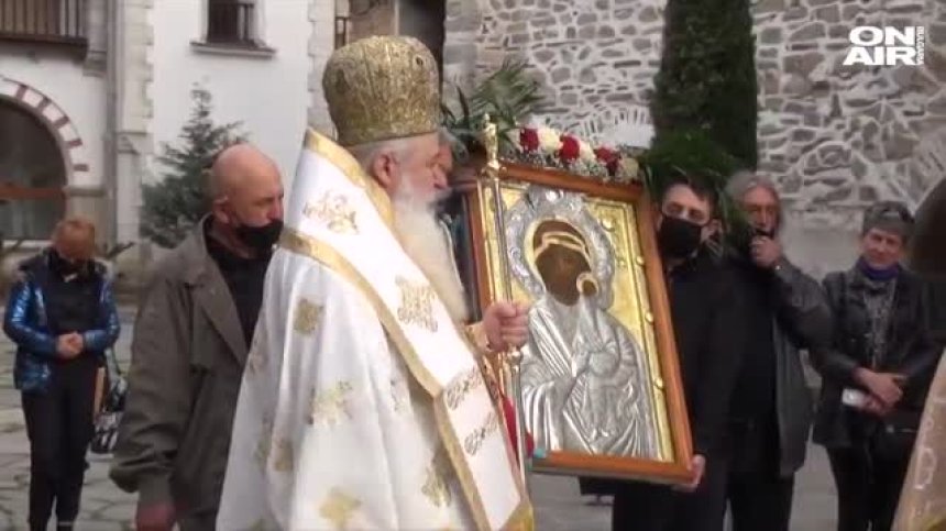 Великден в Бачковския манастир и изнасянето на иконата на Богородица