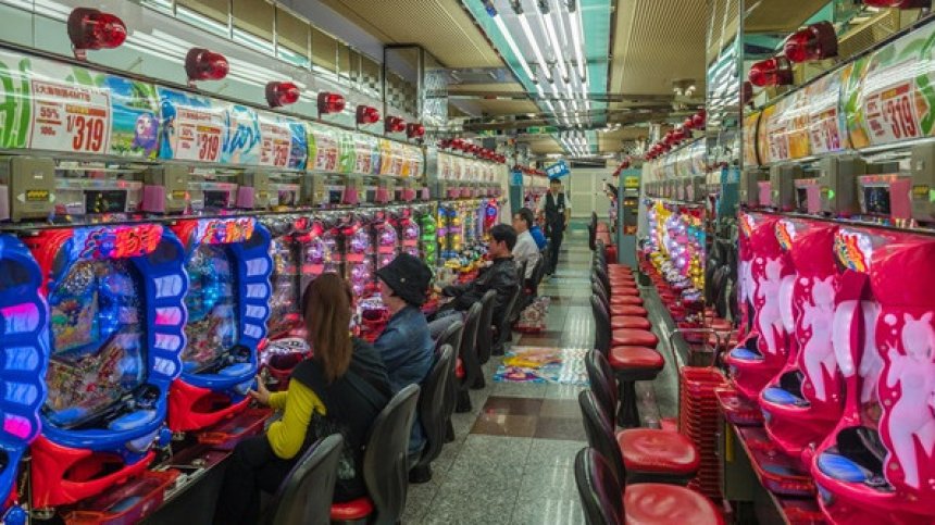 Можем ли да се забавляваме със 100 super hot demo версия