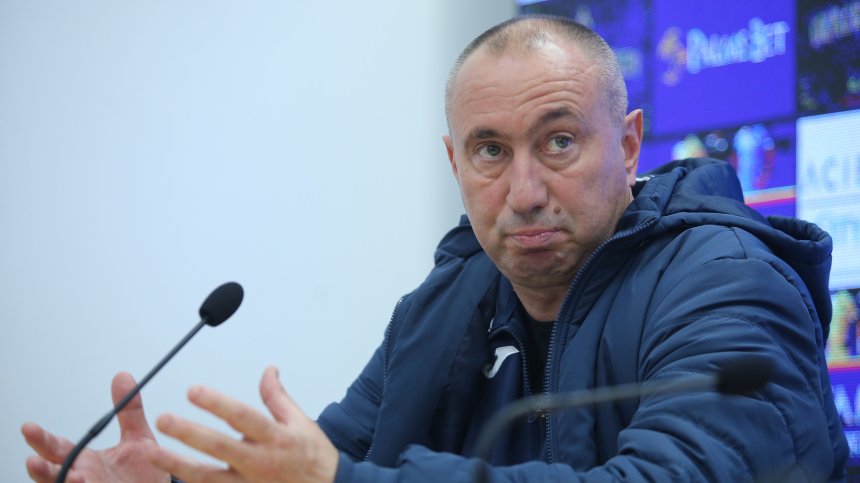 Мъри Стоилов: "Левски" продължава да бъде сам, не се плашим