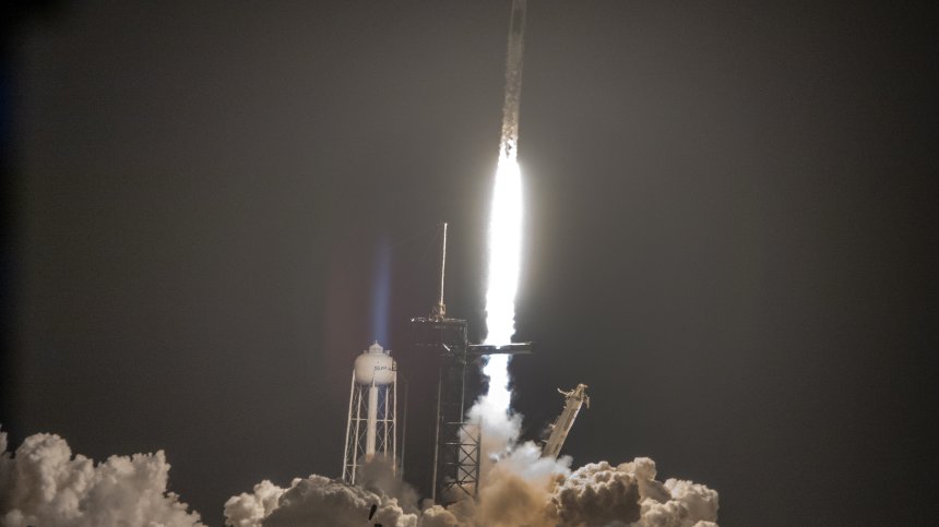 SpaceX изстреля към МКС ракетата Falcon 9