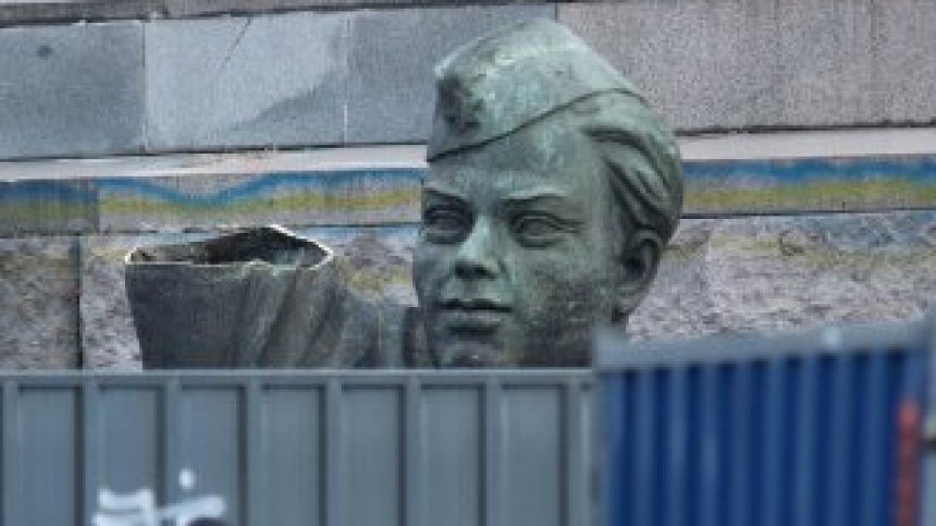От репресии до модел на съветски паметник: Кой е бай Васил и защо е с по-нежни черти?