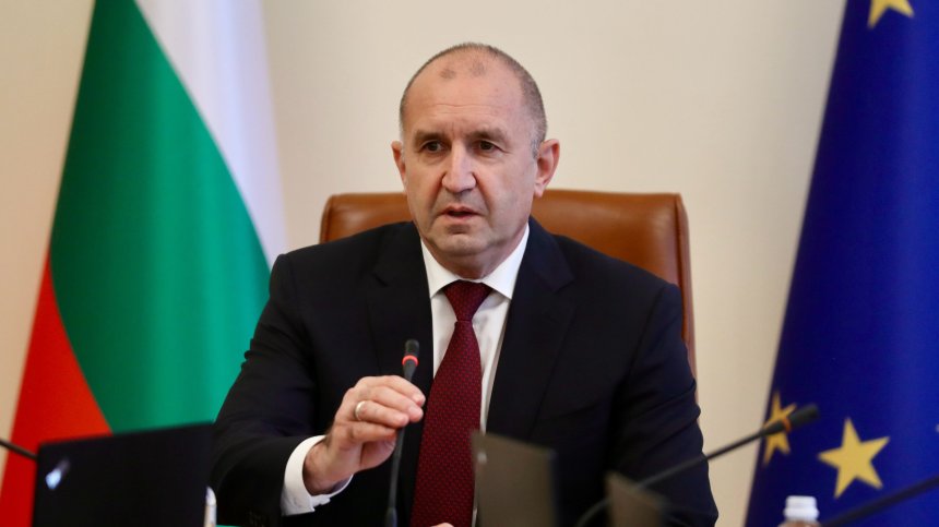 Радев: Пътищата ни са бойно поле - безобразна кражба от асфалт и мантинели