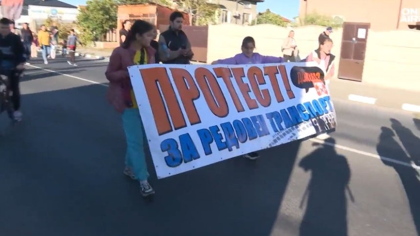 Жители на село Труд блокираха пътя Пловдив - Карлово заради транспортната криза