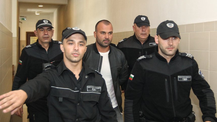 Оправдаха полицаите, ескортирали убиеца Димитър Любенов