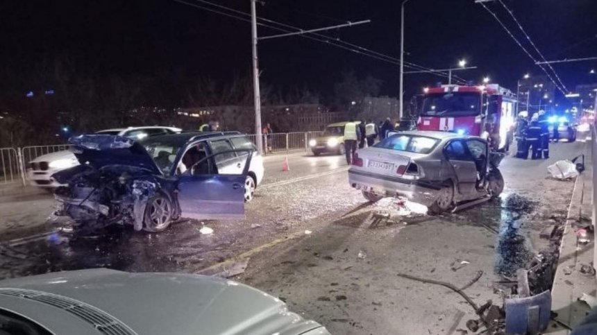Трима мъже са в болница след снощната катастрофа в Стара Загора