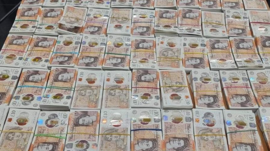 В турски ТИР хванаха недекларирана валута за близо 900 000 лв.