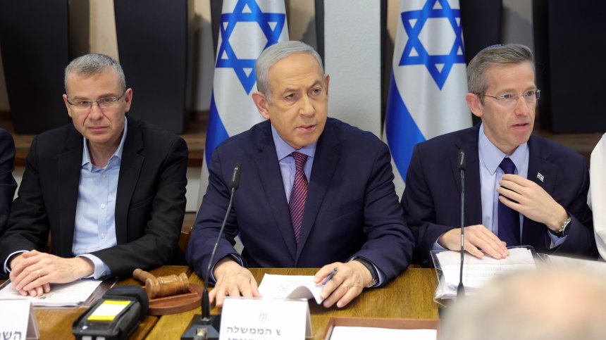 Правителството на Нетаняху оцеля след вот на недоверие