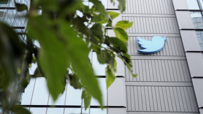 Бивши директори в Twitter обмислят да съдят компанията