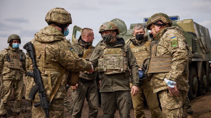 Русия струпва войски на границата с Украйна, задава ли се война?