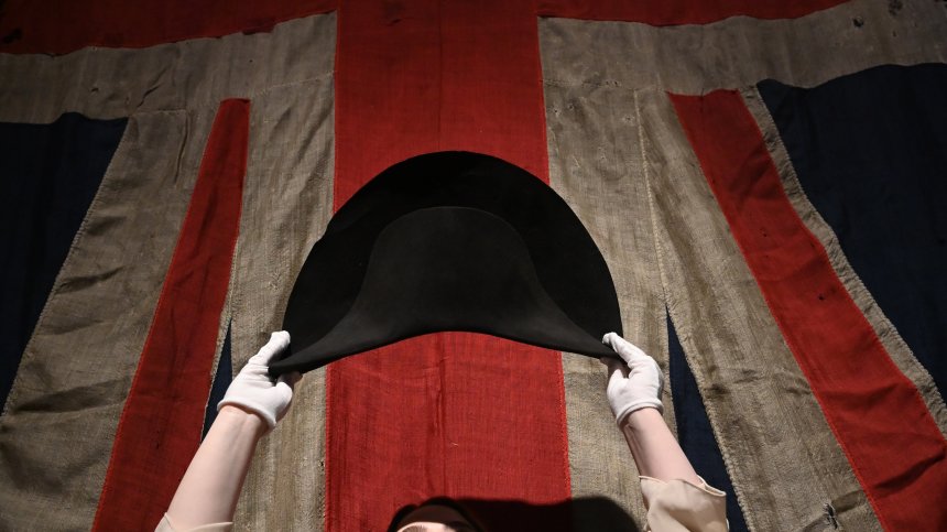 Колекционер плати рекордните почти 2 млн. евро за шапка на Наполеон