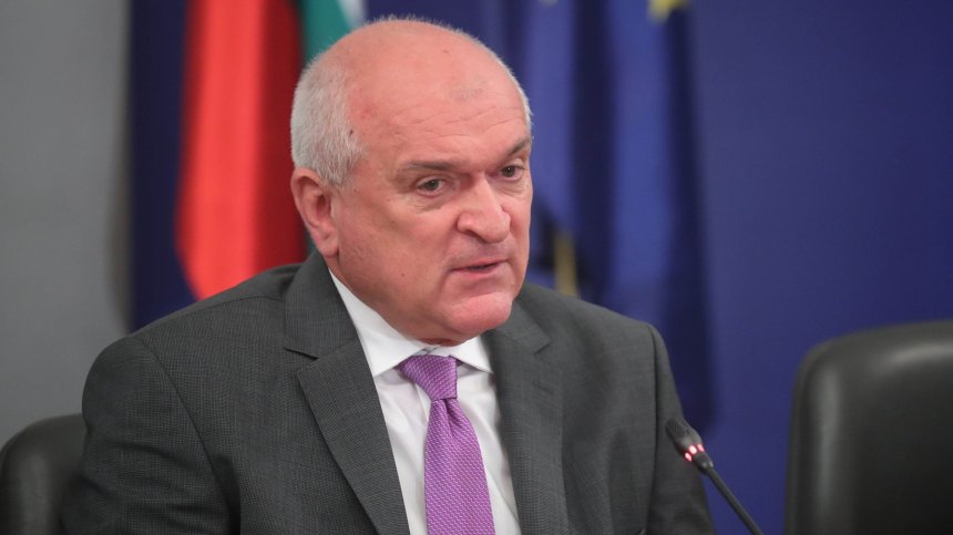 Димитър Главчев: Сложна и променлива е обстановката с пожарите